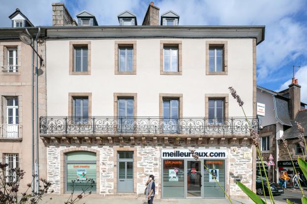 Rénovation d'un immeuble : logements aux étages et bureaux en RDC  @Pascal Léopold Photographies