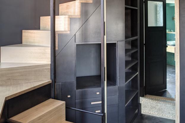 un escalier façon meuble à astuce