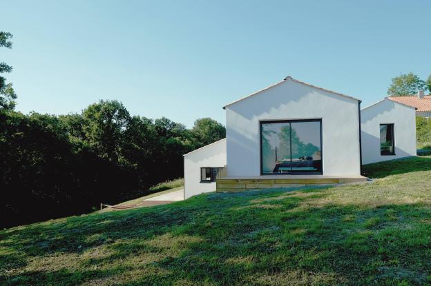Construction d'une maison sur un terrain en pente
