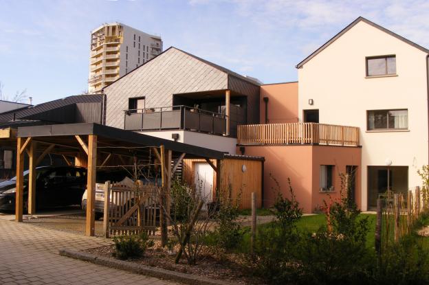 Vue depuis la rue privée au Sud