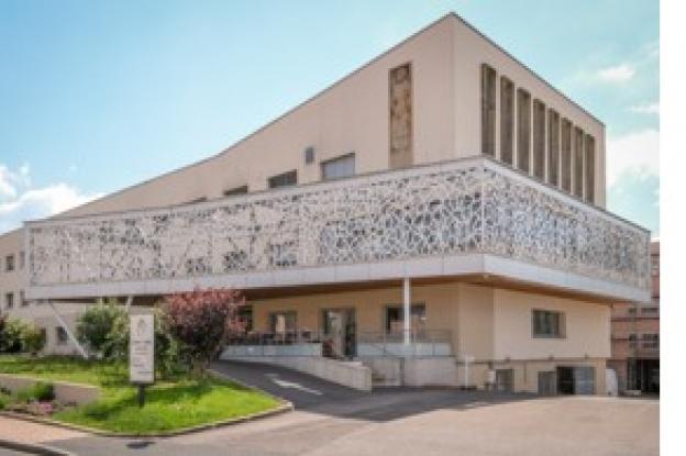 Extension de l'EHPAD et du centre hospitalier, rénovation thermique, remplacement des menuiseries extérieures, requalifications des façades, création d'une UHR et d'une salle de restauration en site occupé.