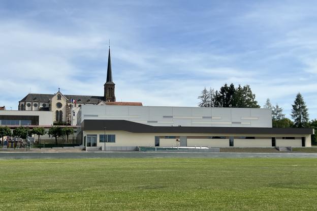 Réalisation d'un dallage de 1 600 m² porté sur 96 pieux. Date de réalisation : 2022