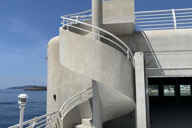 Villa atypique front de mer 