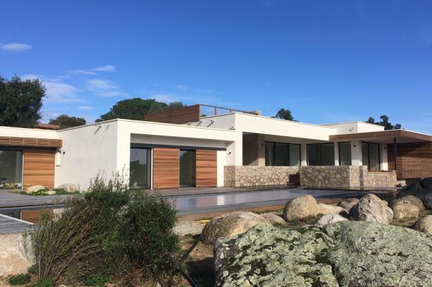 VILLA CONTEMPORAINE COMPOSITION BOIS ENDUIT PIERRE