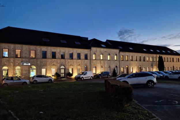 Façade principale des casernes, actuels locaux du CSD