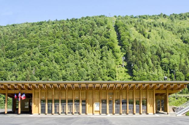 Bâtiment public en montage, en Tarentaise, Savoie , structure bois, ERP 