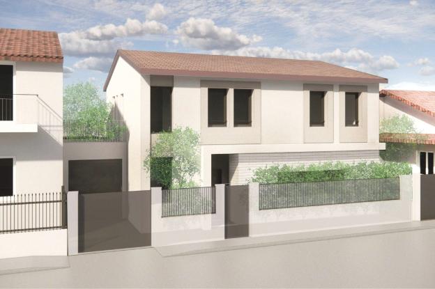 Perspective de la façade sur rue d'une maison individuelle contemporaine à Villeurbanne, enduit blanc cassé, toiture tuiles brun foncé, menuiseries anthracite