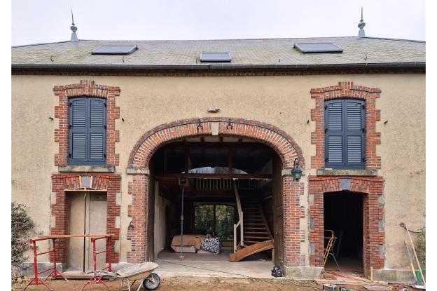 Façade monumentale des anciennes écuries du Château
