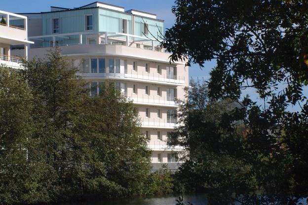 Construction d'un immeuble sur les bords de la Vilaine