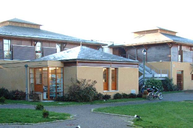 Restructuration + extension d'une maison de retraite, construction d'une crèche parentale