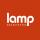 Le logo LAMP Architectes présente le mot « lamp » en minuscules, dans une typographie arrondie et épaisse de couleur blanche, sur fond rouge carmin. La mention « ARCHITECTES » apparaît sous le mot « lamp »