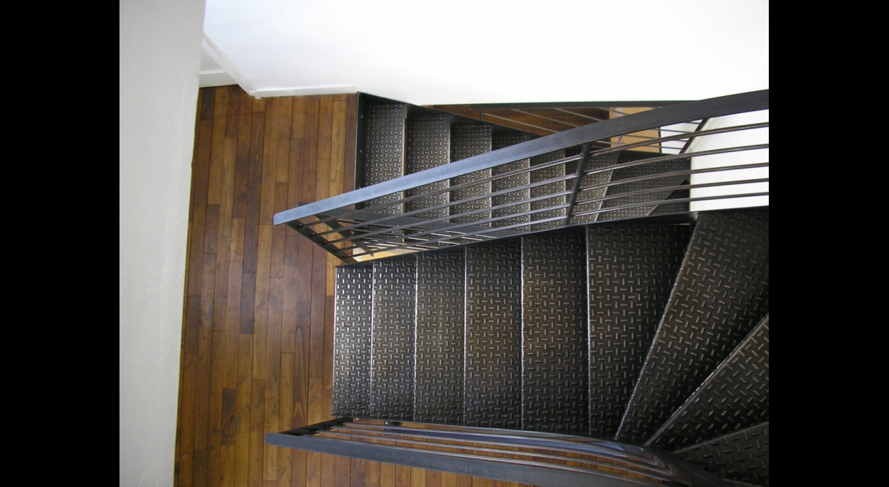 escalier acier sur plancher bois d'origine