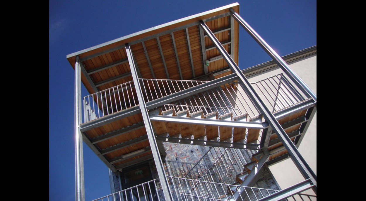 escaliers rehabilitation maison des metiers du livre forcalquier architecte