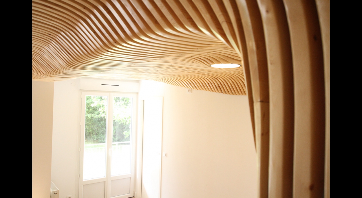 Détail plafond bois ajouré