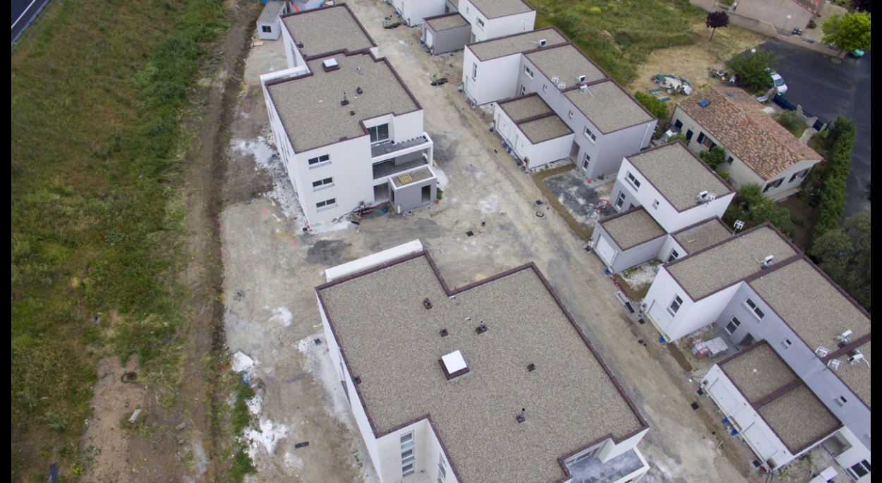 Vue du drône 30 logements collectifs situés à Vias, département de l'Hérault