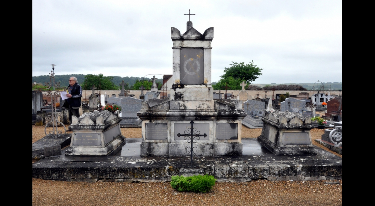 Avant travaux : monument funéraire du Maréchal de Rochambeau (05/06/2016)