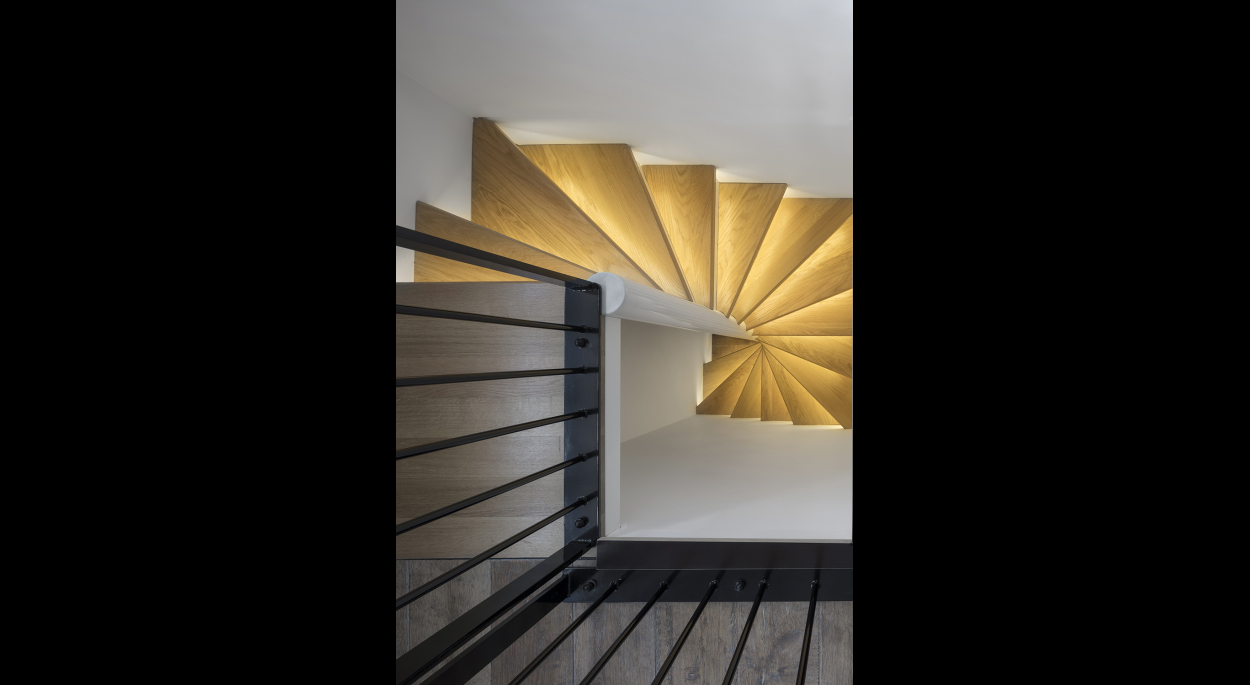Lumière et escalier