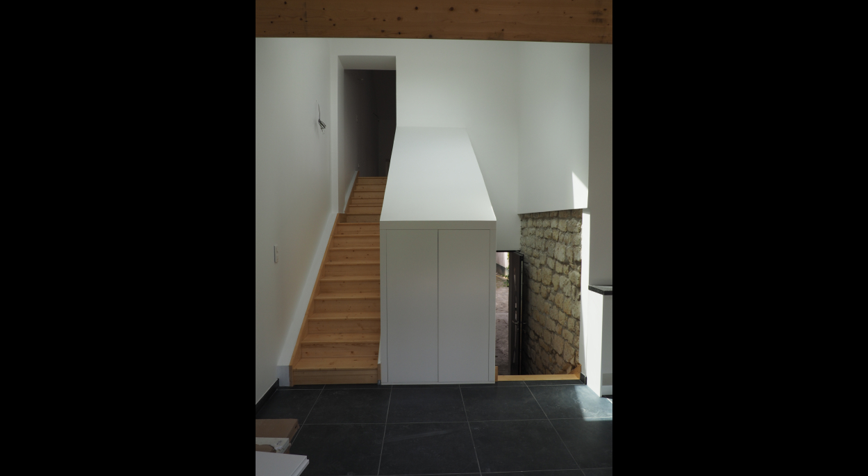 La laiterie - Mur de pierre et escaliers - rénovation extension surélévation architecte gabrielli yvelines