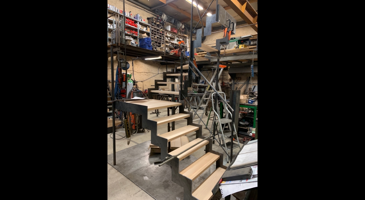 Réalisation d'un escalier bois et métal sur mesure