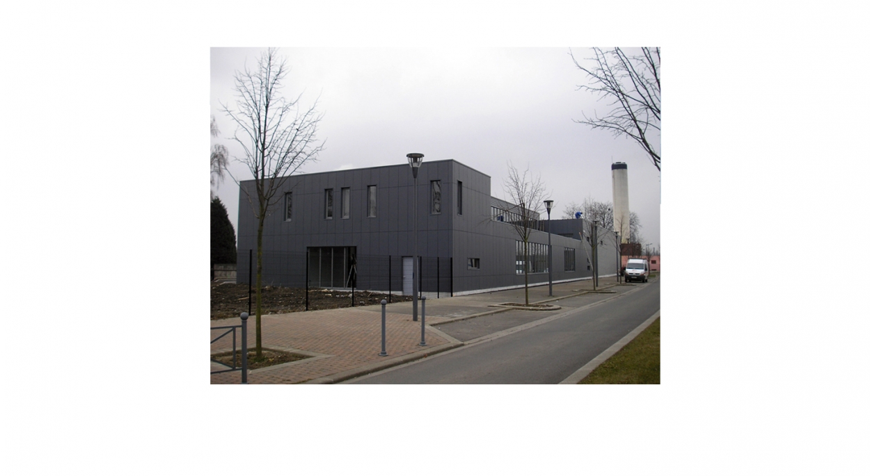 Miroiterie, atelier d’aluminium, showroom et bureaux - Vue depuis le quai de Gand