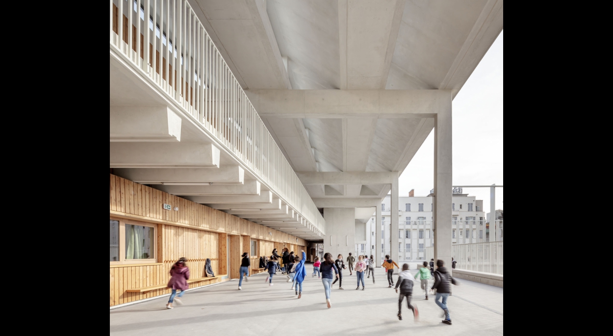 Groupe scolaire Antoine de Ruffi - préau - TAUTEM Architecture (mandataire), bmc2 (associés) - credit Luc Boegly