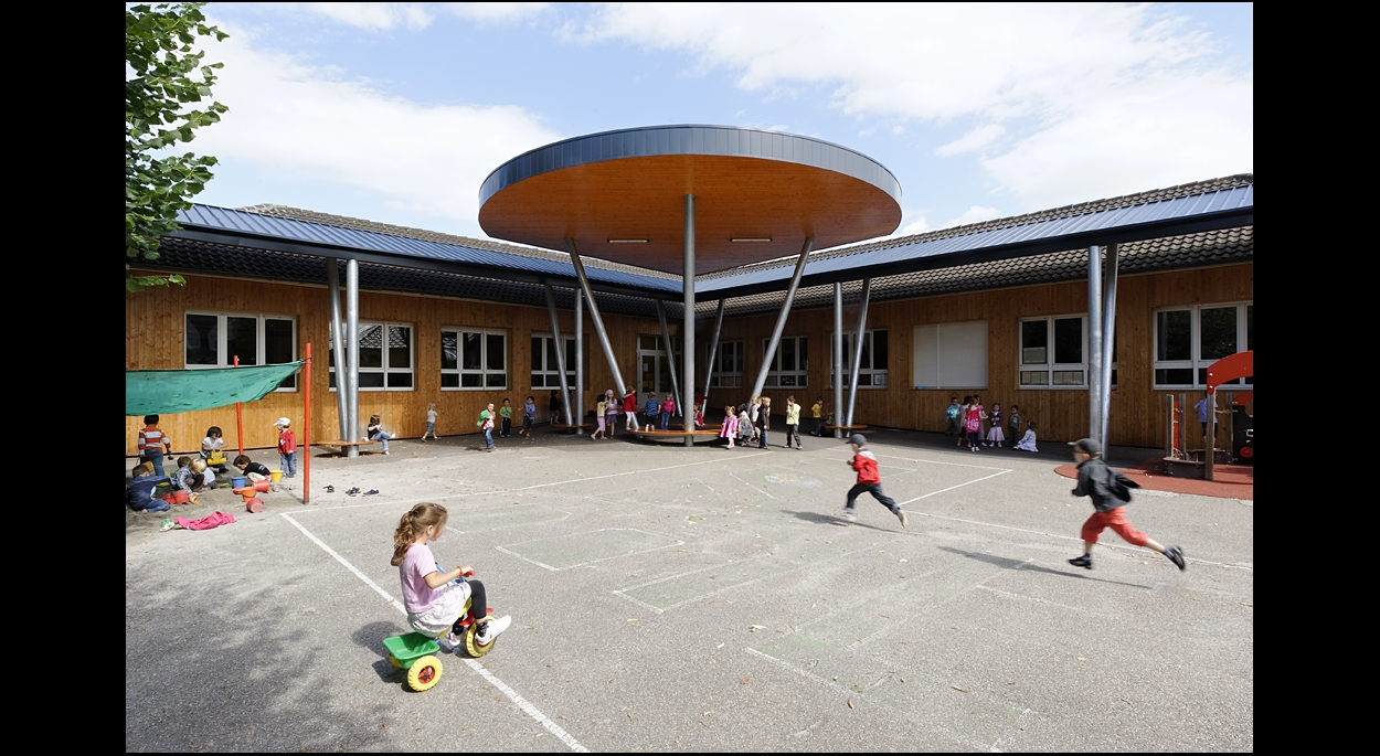 Construction d'un préau à l'école maternelle Les Tilleuls de Souffelweyersheim