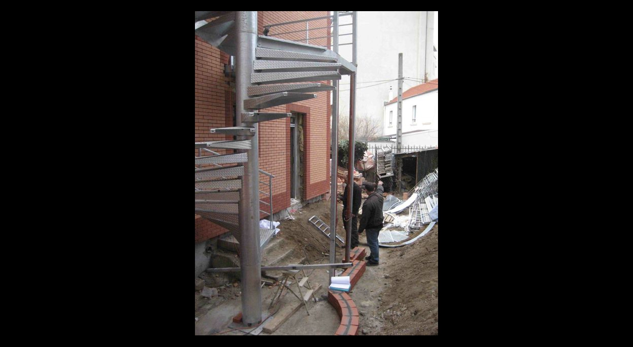 création d'un escalier extérieur métallique