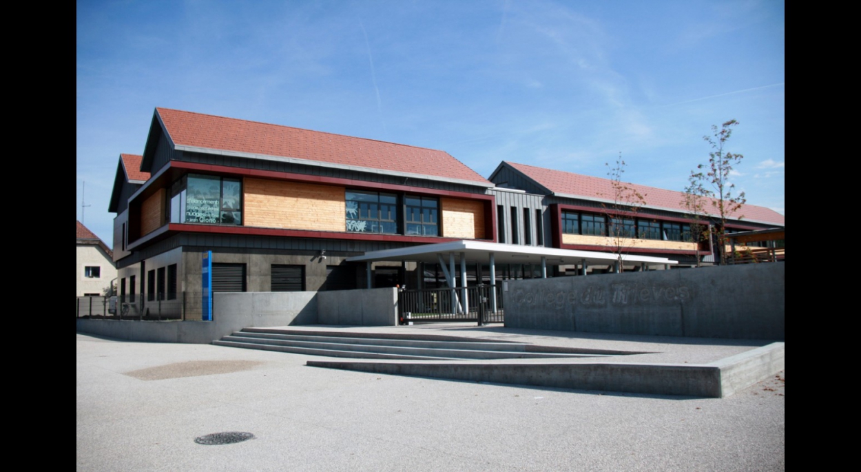 Enseignement, façade - Collège du Trièves à Mens - Adhoc Architecture - Jean Michel Costaz