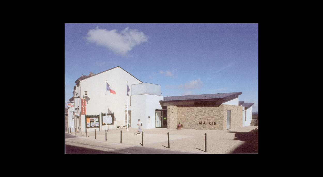 Mairie de Bouzillé (49530) Architecte DPLG Philippe LEBOURG prix CAUE 49 en 2001