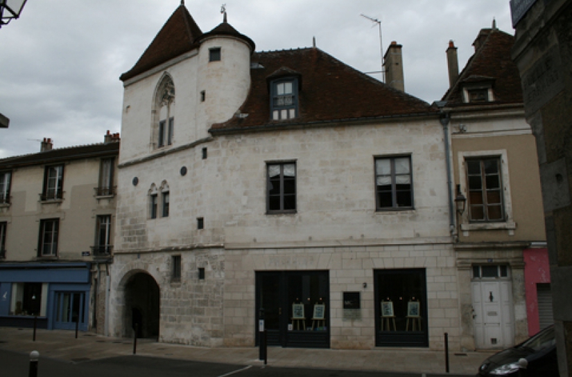 Plus ancienne maison civile en pierre d'Auxerre (1383)