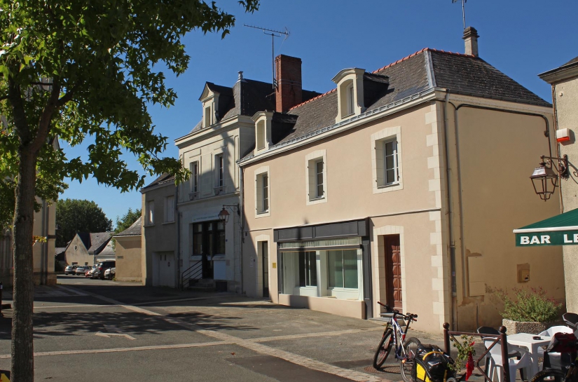 Cabinet médical - Maison de santé pour 4 praticiens et 2 logements - Reconversion et restructuration d'une ancienne épicerie - Cheffes sur Sarthe (49)