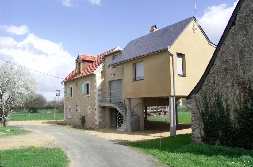 Gîte rural "la Pâquerie" extension maison architecture contemporaine et moderne - Cheffes sur Sarthe (49) France Pays de la Loire Maine et Loire