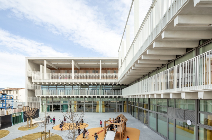 Groupe scolaire Antoine de Ruffi - Cours de récréation - TAUTEM Architecture (mandataire), bmc2 (associés) - credit Luc Boegly