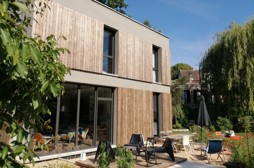 Maison contemporaine, bardage bois, pin radiata Kebony, Architecte Seine et Marne, maison moderne toit plat