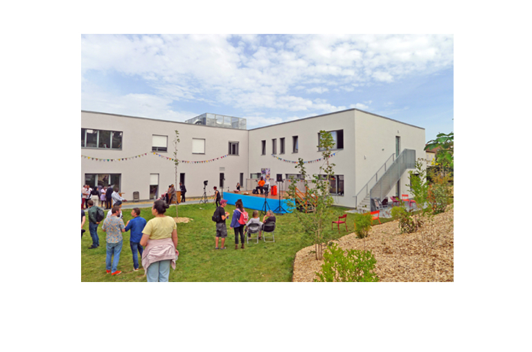 Foyer d'accueil médicalisé pour adultes autistes - Murs porteurs béton - Isolation par l'extérieur - Menuiserie Alu - photovoltaïque